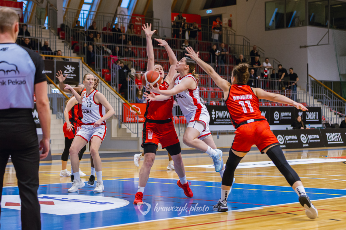 Wyjazdowe triumfy i pokaz siły Ślęzy. Kolejka pod znakiem kontrastów [#10]